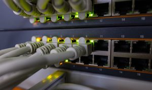 ¿Cómo conectar un switch a un router?